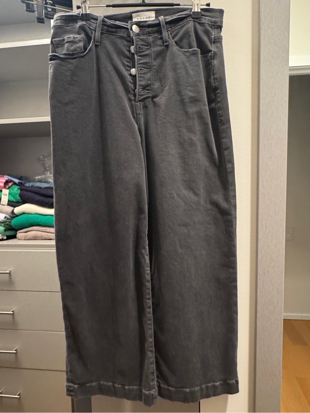 Frame Denim Black High-Rise Jeans Cropped length